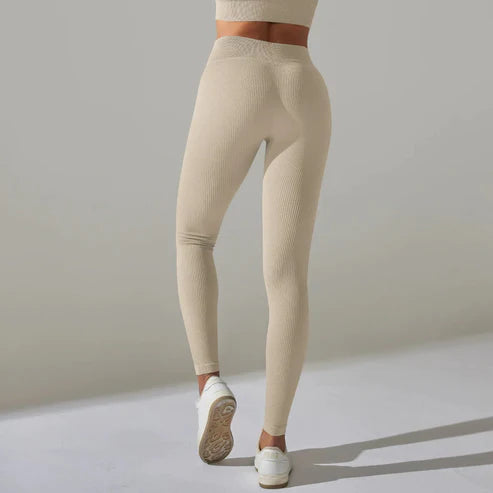 Athena Fitness-Set: Stilvolles Bauchfreies Langarm-Top mit Quadratischem Kragen und Knöchellange Leggings – Trendiges Gymoutfit für Sportbegeisterte