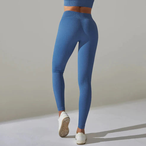 Athena Fitness-Set: Stilvolles Bauchfreies Langarm-Top mit Quadratischem Kragen und Knöchellange Leggings – Trendiges Gymoutfit für Sportbegeisterte